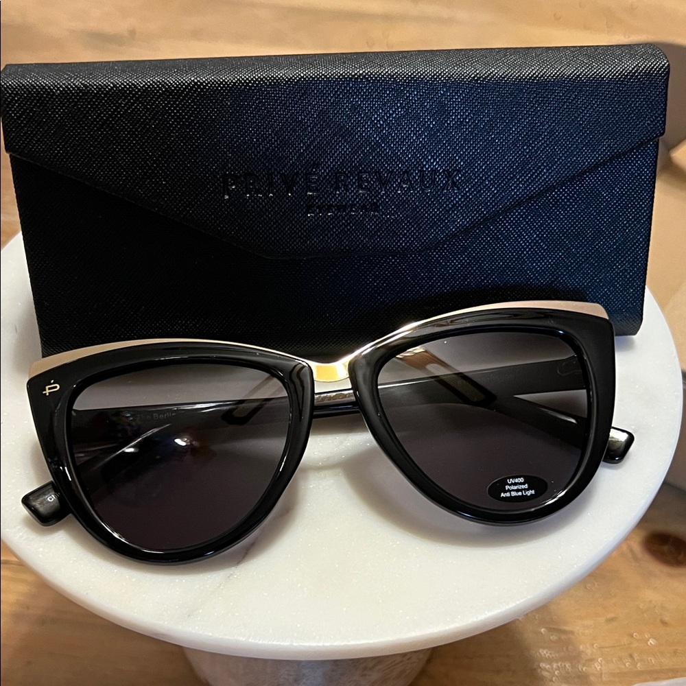 Privé Revaux Stylish Black Cat-Eye Sunglasses